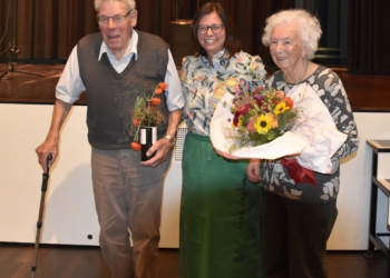 Besondere Gäste des Abends: Rudolf Adassnigg (99 Jahre) und Marianne Stadelmann (90) mit Bürgermeisterin Katharina Wöß-Krall. Fotos: Gemeinde