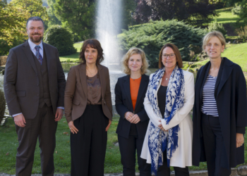 Regierungsrat Emanuel Schädler, Ministerium für Gesellschaft und Justiz des Fürstentums Liechtenstein; Stéphanie Lachat, Direktorin des Eidgenössischen Büros für die Gleichstellung von Frau und Mann der Schweizerischen Eidgenossenschaft; Eva-Maria Holzleitner, Bundesministerin für Frauen, Wissenschaft und Forschung der Republik Österreich; Yuriko Backes, Ministerin für Gleichstellung und Diversität; Karin Prien, Ministerin für Bildung, Familie, Senioren, Frauen und Jugend der Bundesrepublik Deutschland. Foto: SIP/Jean-Christophe Verhaegen