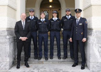 Regierungsrat Hubert Büchel, Patrick Oehri, Samuel Jehle, Elena Näscher, Sandro Frick und Polizeichef Jules Hoch. (Quelle: IKR/Michael Zanghellini)