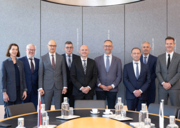 Arbeitstreffen mit Vertretern von Regierung, Kantonspolizei und Staatsanwaltschaft des Kantons Tessin mit RR Hubert Büchel, Regierungssitzungszimmer, Regierungsgebäude Vaduz, Bild: IKR/Tatjana Schnalzger