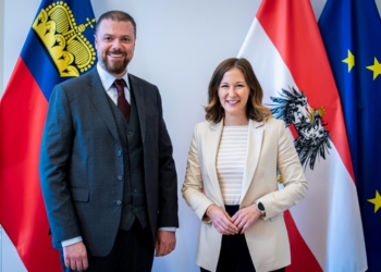 Regierungsrat und Gesellschaftsminister Emanuel Schädler und Claudia Plakolm, Bundesministerin für Europa, Integration und Familie. Foto: IKR