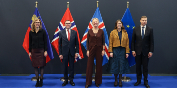Sabine Monauni, Regierungschefin-Stellvertreterin Liechtenstein, Espen Barth Eide, Aussenminister Norwegen, Þorgerður Katrín Gunnarsdóttir, Aussenministerin Island, Marie Bjerre, Europaministerin Dänemark, Valdis Dombrovskis, EU-Kommissar für Wirtschaft und Produktivität, Umsetzung und Vereinfachung. Bildrechte: EU/FRANCOIS LENOIR