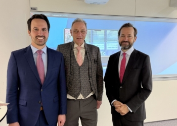 Bildungsminister Christoph Wiederkehr, Direktor Michael Weber und Jakob Calice in der Hak Has Feldkirch. Foto: Bandi R. Koeck