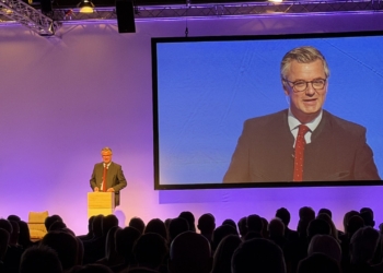 CEO Daniel Bargetze vom Liechtensteiner Medienhaus begrüsste die fast 500 Gäste aus Nah und Fern. Foto: Bandi R. Koeck