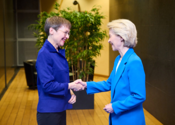 Regierungschefin Brigitte Haas trifft EU-Kommissionspräsidentin Ursula von der Leyen. Bildrechte: EC/Dati Bendo