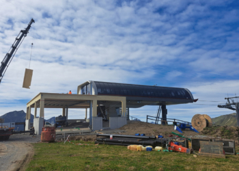 Beim Salober-Jet wurde ein großflächiger Windschutz an der Bergstation errichtet. ©Schilifte Strolz GmbH