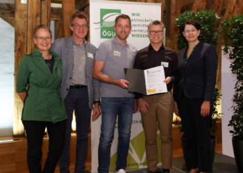 Freuen sich gemeinsam über den ÖGUT-Umweltpreis (v. l. n. r.): ÖGUT-Generalsekretärin Monika Auer, Sponsorenvertreter Stephan Bruck von AQA, Thomas Witsch, Geschäftsfeldleiter Steinbruch, und Stefan Rusch, Geschäftsführer, von Rhomberg Bau, sowie ÖGUT-Vorstandspräsidentin Mag. Andrea Reithmayer. ©Katharina Schiffl für ÖGUT