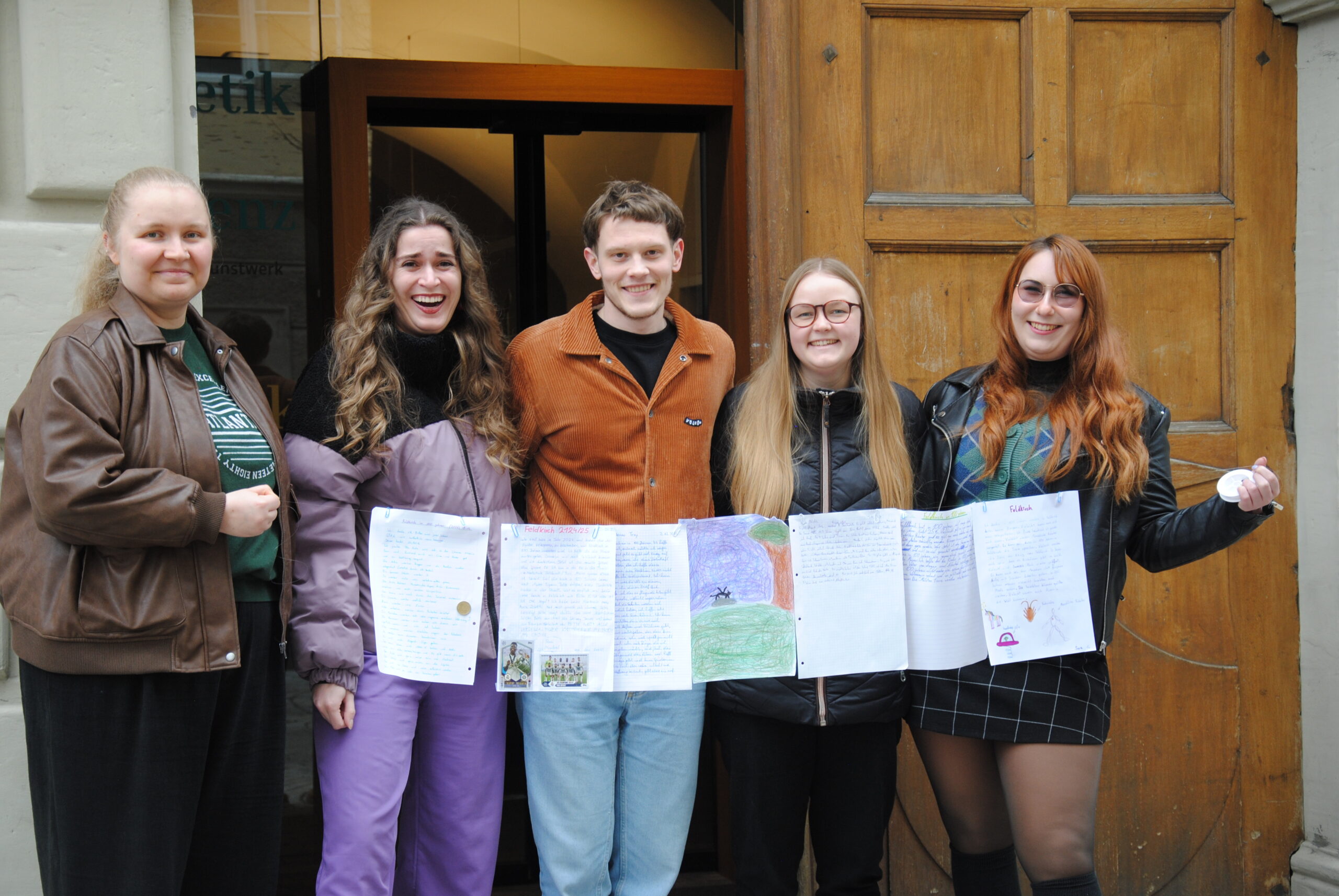 Die 100 Texte werden der Stadtbibliothek zur Aufbewahrung für 100 Jahre übergeben. (Foto: Theater am Saumarkt)