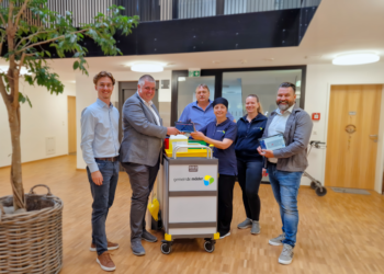 Die Digitalisierung bringt für alle Beteiligten erhebliche Vorteile. V. l. n. r.: Mst. Tim Halbrainer (CTO, Clean Consulting AUSTRIA), Ing. Daniel Schuster (Bürgermeister Mäder), Mst. Martin Stark (Leitung Gebäudemanagement Gemeinde Mäder), Nurten Karakas (Reinigungskraft Gemeinde Mäder), Carina Böckle (Assistenz Gebäudemanagement Gemeinde Mäder), Mst. Martin Halbrainer (CEO, Bild: Clean Consulting AUSTRIA)