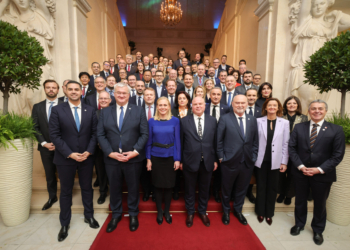 Gruppenbild der DelegationsleiterInnnen beim OSZE-Ministerrat in Wien. Bild: IKR/Martin Starchl