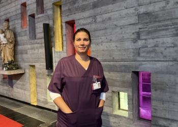 Dr. Juliana Troy in der Kapelle des LKH Rankweil. Foto: Bandi Koeck