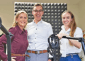Christine Flatz-Posch und Tanja Schwärzler im Podcast-Gespräch mit Vorarlbergs Kinder- und Jugendanwalt Christian Netzer. Bild: Kinderdorf