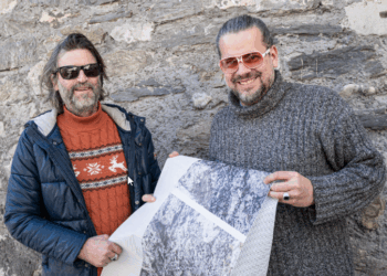 Thomas A. Rauch und Alexander Ess vor dem Feldkircher Pulverturm. Foto: RatAess