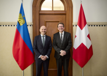 Regierungsrat Hubert Büchel trifft Bundesrat Albert Rösti in Bern. Fotograf: Andreas von Gunten