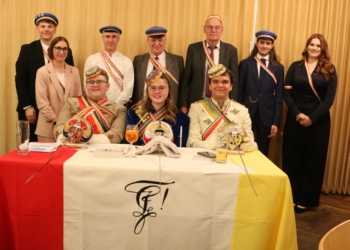 Ehrenpersonen (vlnr) Luca Schöch, Julia Mersich: Jakob Hammerer, Oliver Schreiber, Norbert Fröhlich, Marie Hammerer, Wolfgang Jenny, Nico Galehr, Philip Rusch, Laura Schöch.
Fotonachweis: KMV Clunia/Rusch-Türtscher Photo Festredner Luca Schöch