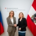 Regierungschefin-Stellvertreterin Sabine Monauni mit Bundesministerin Beate Meinl-Reisinger. Foto: BMEIA/Michael Gruber