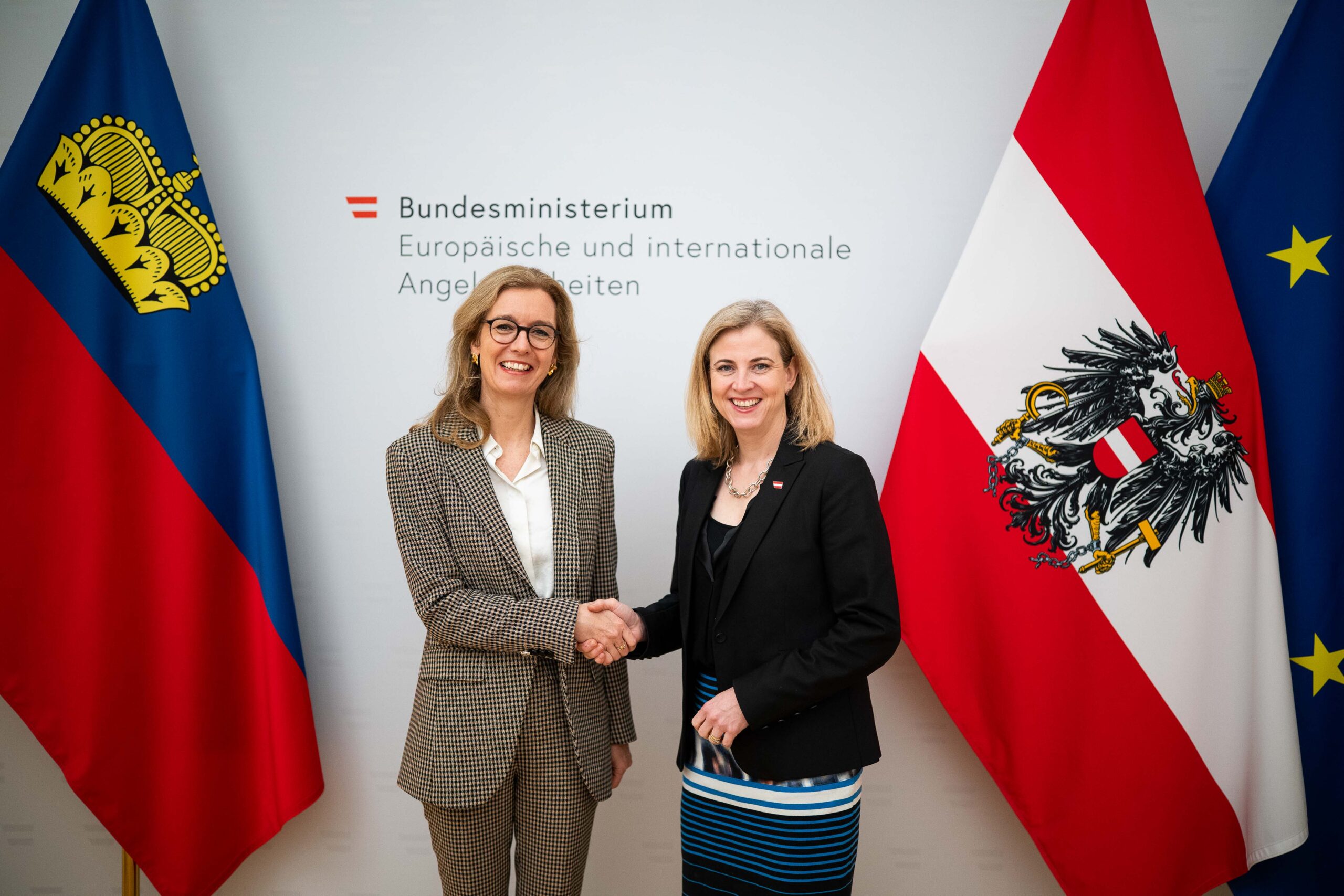 Regierungschefin-Stellvertreterin Sabine Monauni mit Bundesministerin Beate Meinl-Reisinger. Foto: BMEIA/Michael Gruber