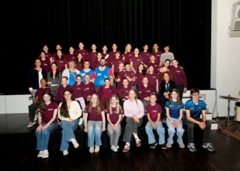 Die ausgezeichneten Sportler mit Bürgermeisteirn Katharina Wöß-Krall und Gemeindevertreterin Annette Stemmer. Foto: Mathis Fotografie