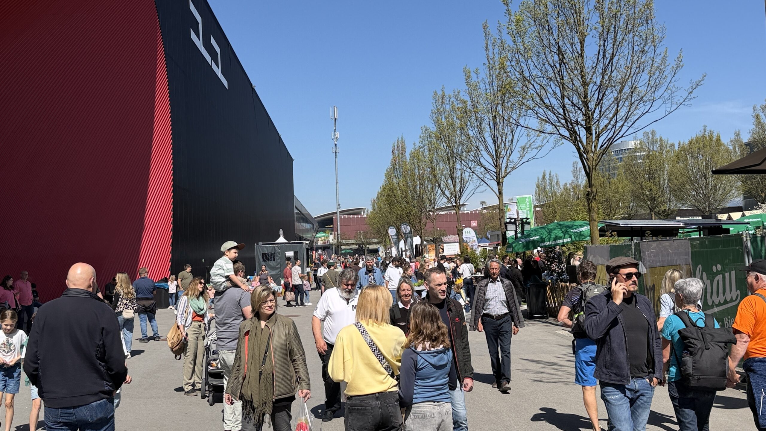 Gemütlich war der Samstag in den Messehallen und im Freigelände. Fotos: Bandi R. Koeck