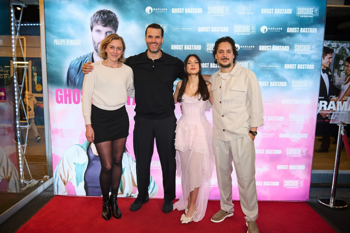 (v.l) Schauspielerin Franziska Machens, Hauptdarsteller und Produzent Philippe Reinhardt, Hauptdarstellerin Aliyah Acar und Regisseur Erkan Acar (Bildcredit: Aline Gerber)