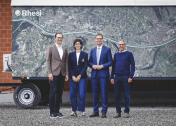 Mit der neuen, mobilen Rhesi-Ausstellung im Bauwagen informiert die IRR die Bevölkerung auf beiden Seiten des Rheins zum Jahrhundertprojekt Rhesi. Copyright: Internationale Rheinregulierung (IRR)/Eva Rauch