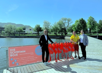 v.l.n.r.: Michael Ritsch (Bürgermeister von Bregenz), Manuel Winkel (Wasserrettung Vorarlberg), Martin Pfanner (KFV) © Landeshauptstadt Bregenz/Vincent Großkopf