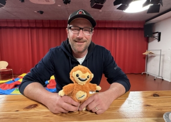 Andy Konrad im Ka-Bum Kindertheater in Malbun. Foto: Bandi Koeck