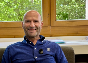 Landtagsabgeordneter, Schulleiter und leidenschaftlicher Curler: John Zimmermann. Foto: Bandi Koeck