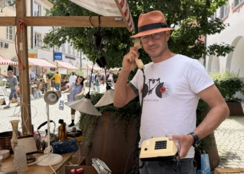 Sifu Günter König aus Tisis hatte sichtlich Spaß bei den Verkäufen. Fotos: Bandi Koeck