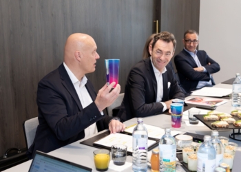 v.l.n.r.: ARA Vorstand Thomas Eck und ARA Vorstandssprecher Harald Hauke
Fotograf: ARA AG/APA-Fotoservice/Jana Madzigon