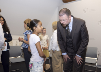 Regierungsrat Emanuel Schädler trifft sich mit Kindern, Jugendlichen und Erwachsenen aus verschiedenen Organisationen der Kinderlobby. / Weiterer Text über ots und www.presseportal.ch/de/nr/100000148 / Die Verwendung dieses Bildes für redaktionelle Zwecke ist unter Beachtung aller mitgeteilten Nutzungsbedingungen zulässig und dann auch honorarfrei. Veröffentlichung ausschließlich mit Bildrechte-Hinweis.