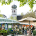 Zahlreiche Besucherinnen und Besucher nutzen den Rankweiler Wochenmarkt zum Einkaufen und Verweilen. © Dietmar Mathis