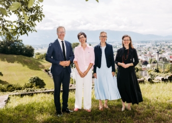 Landesrat Christian Gantner, Vorarlberg, Regierungsrätin Susanne Hartmann, St. Gallen, Regierungschefin-Stellvertreterin Sabine Monauni, Liechtenstein, Regierungsrätin Carmelia Maissen, Graubünden (v. l.). Bildrechte: Fürstentum Liechtenstein. Fotograf: IRKA, F. Sams