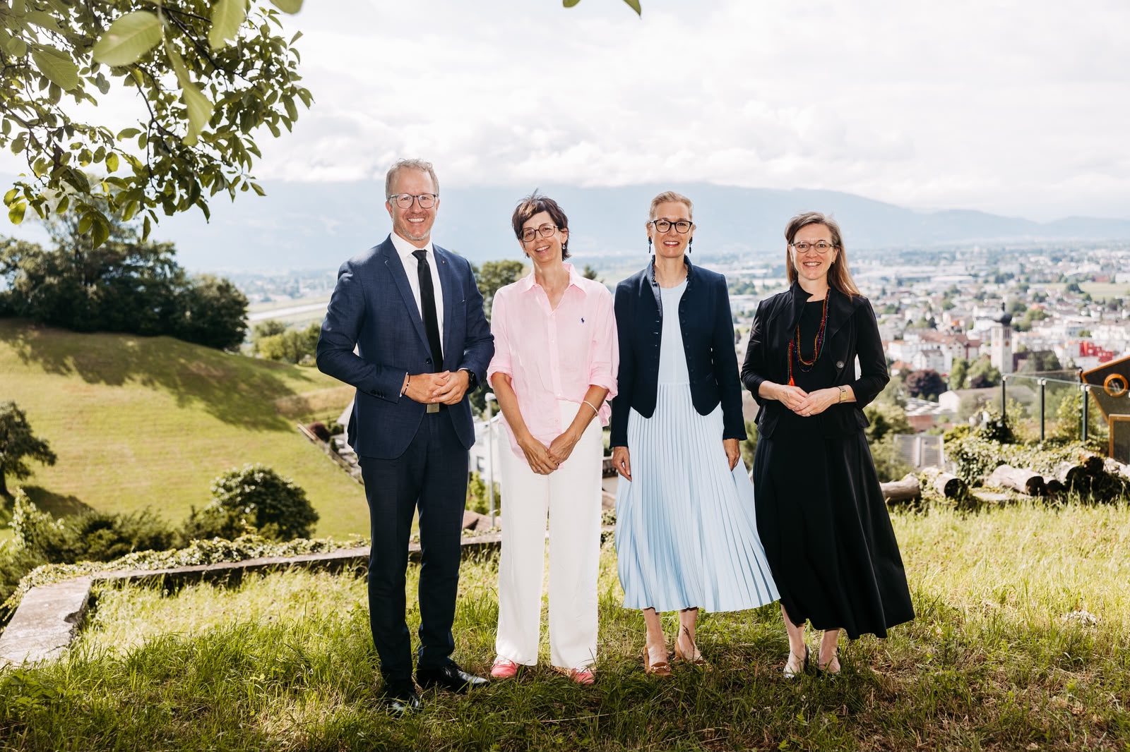 Landesrat Christian Gantner, Vorarlberg, Regierungsrätin Susanne Hartmann, St. Gallen, Regierungschefin-Stellvertreterin Sabine Monauni, Liechtenstein, Regierungsrätin Carmelia Maissen, Graubünden (v. l.). Bildrechte: Fürstentum Liechtenstein. Fotograf: IRKA, F. Sams
