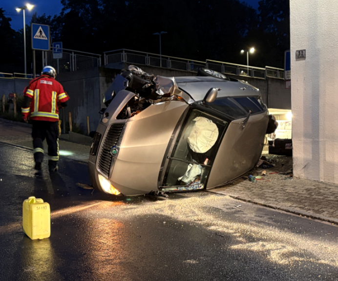 Verkehrsunfall in Schaan. Bilder: Landespolizei