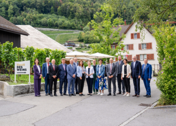 Treffen der Gesamtregierung Liechtensteins mit der St. Galler Kantonsregierung in Berneck. (Quelle. IKR/Julian Konrad)