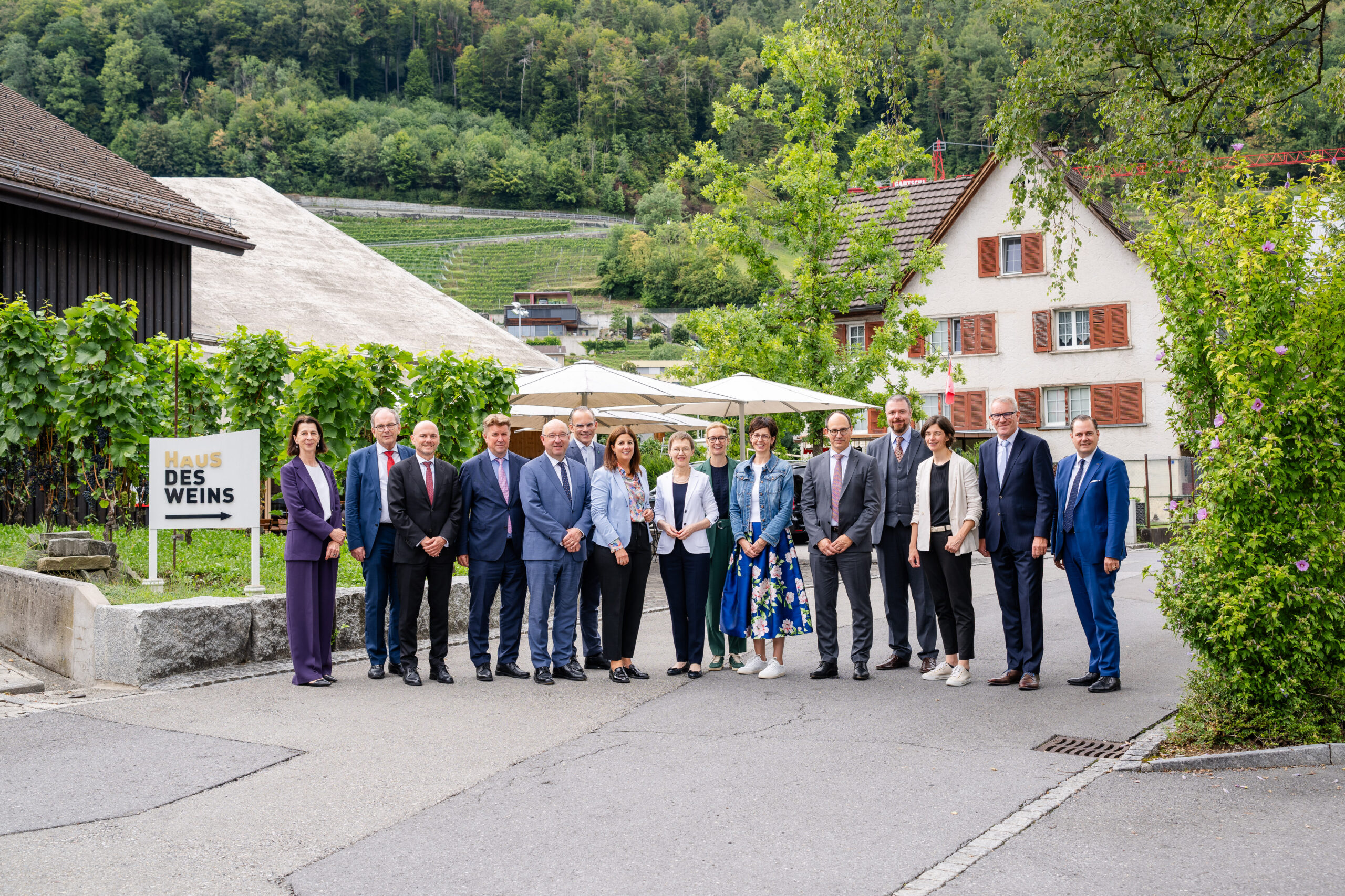 Treffen der Gesamtregierung Liechtensteins mit der St. Galler Kantonsregierung in Berneck. (Quelle. IKR/Julian Konrad)