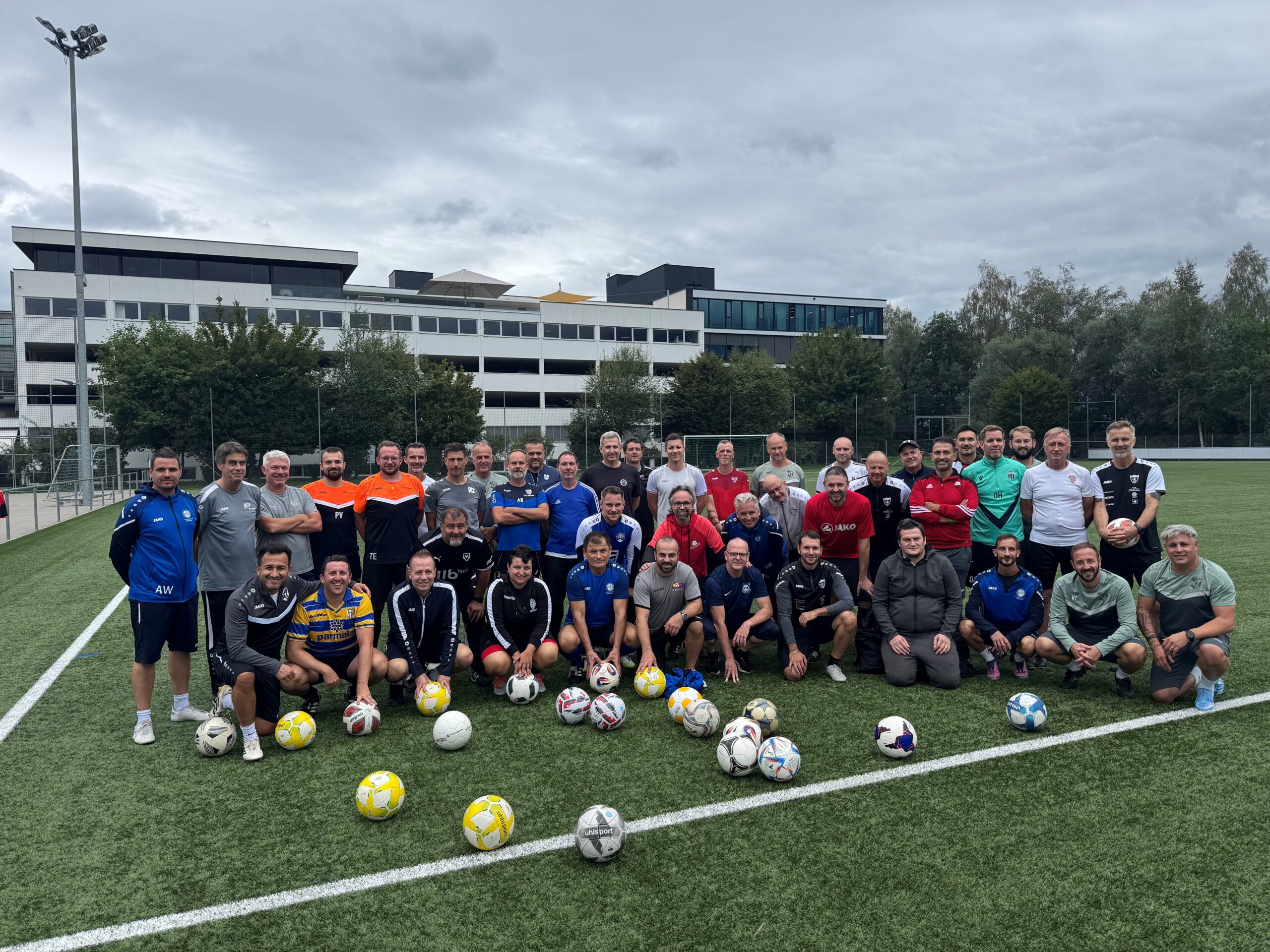 Die Teilnehmenden der J+S Weitebildung Fussball. Foto: Roman Wild