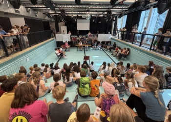 Verhandlung im Alten Hallenbad. Foto: Bandi Koeck