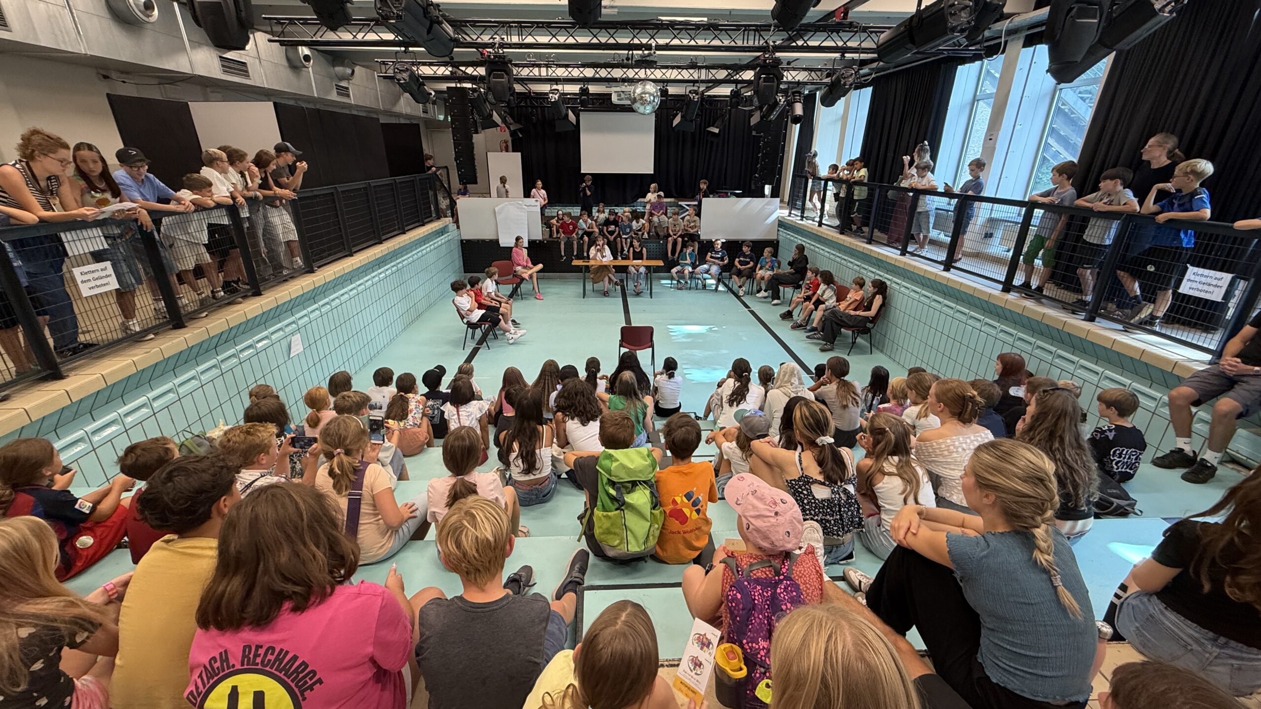 Verhandlung im Alten Hallenbad. Foto: Bandi Koeck