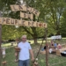 Der Franzose Laurent Foucaut bereichert das Reichenfeld mit seinen süßen Holzfiguren. Foto: Bandi Koeck