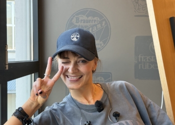 Laura Bilgeri im Backstage-Bereich der Brauerei Frastanz kurz bevor ihrem Konzert als Vorband von Alvaro Soler. Foto: Bandi Koeck