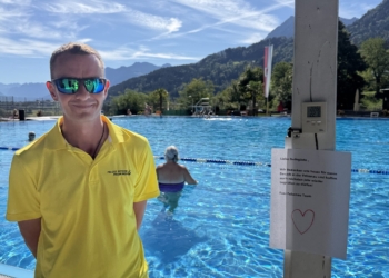 Bademeister Thomas Goldner am letzten Badetag in der Felse. Foto: Bandi Koeck
