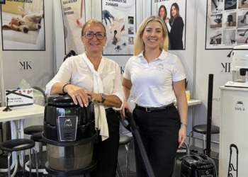 Ute und Vanessa Kühnle an ihrem Stand bei der Dornbirner Messe. Foto: Bandi Koeck