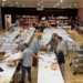 Dinge so weit das Auge reicht warten im Tisner Pfarrsaal. Fotos: Bandi Koeck