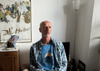 Hannes Steinhauser-Teufel in seiner Wohnung in Feldkirch an der Ill. Foto: Bandi Koeck
