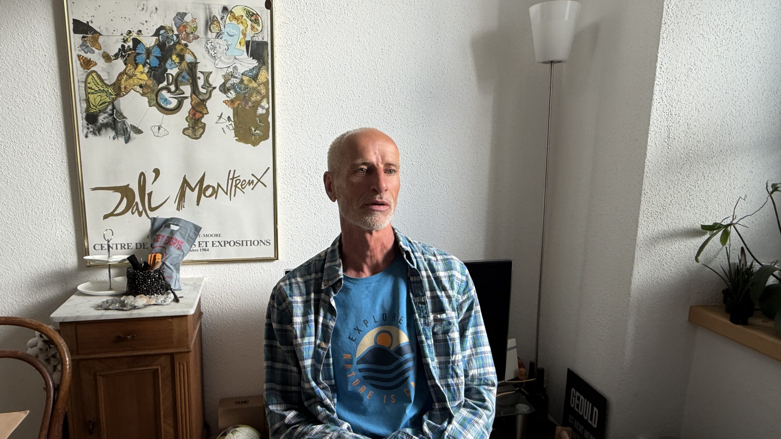 Hannes Steinhauser-Teufel in seiner Wohnung in Feldkirch an der Ill. Foto: Bandi Koeck
