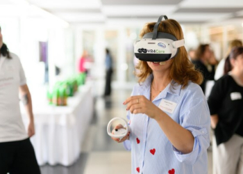 Digitale Tools wie Virtual Reality Anwendungen machen die Forschung zum Thema Brustgesundheit an der FHV erlebbar.
Bildrechte: FHV/Rhomberg